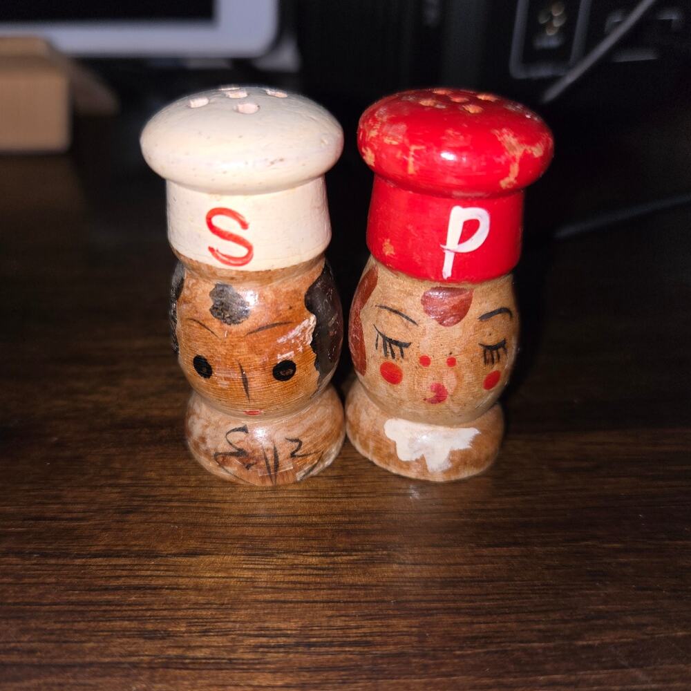 VTG wooden miniature salt and pepper shakers man woman